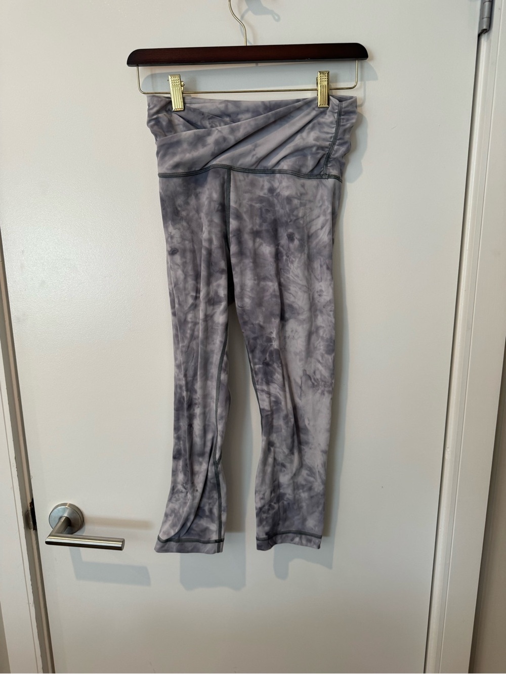 lululemon athletica Gray Tie-Dye Cross Over Waist Align Crop Leggings Size 6